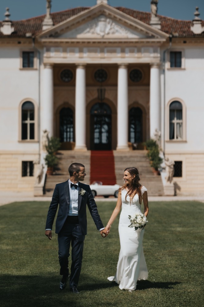 The couple walking along a villa avenue